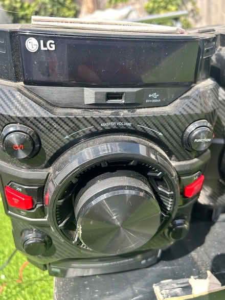 Photo of free LG mini Hi-Fi (Feltham TW14) #2