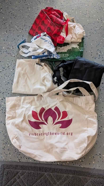 Photo of free New assorted shopping bags (Cupertino/West San Jose) #1