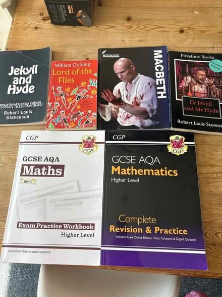Photo of free Gcse books (Merstham RH1) #1