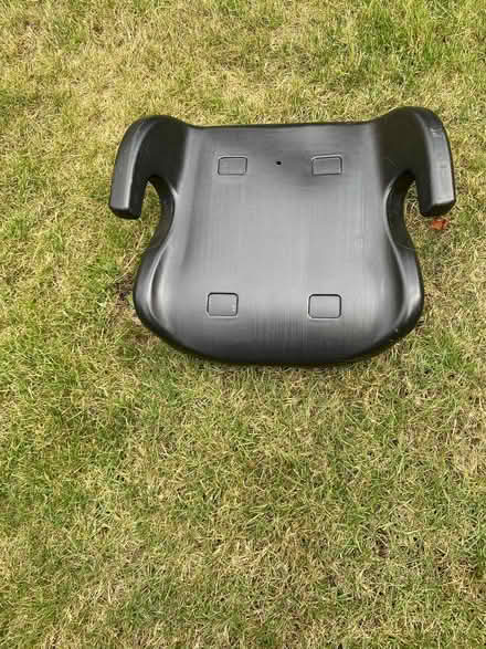 Photo of free Child's car booster seat (Wandsworth Common SW12) #1