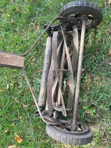 Photo of free Antique lawn mower (carpentersville) #2