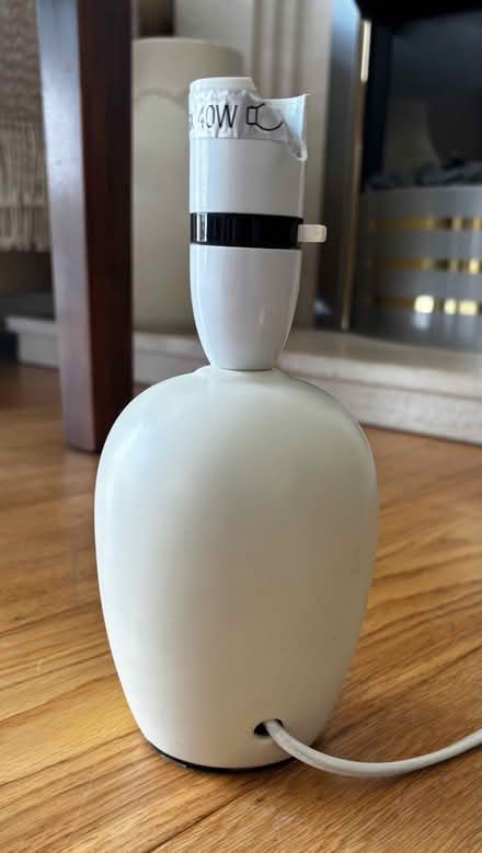 Photo of free Small lamp, fully working (Hinchley Wood KT10) #1