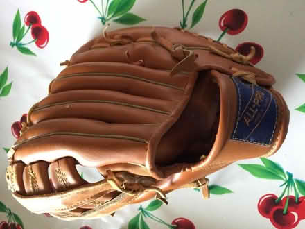 Photo of free Baseball mitt (10 & Gratiot) #1