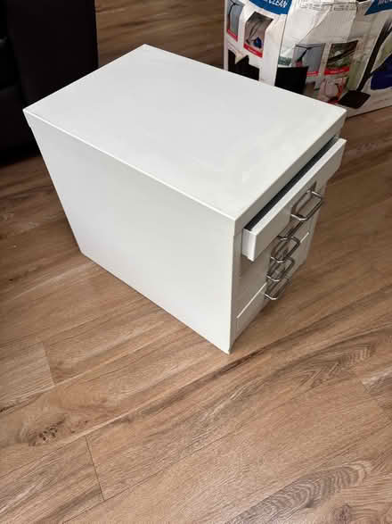Photo of free Small fling drawers (Shirley CR0) #3