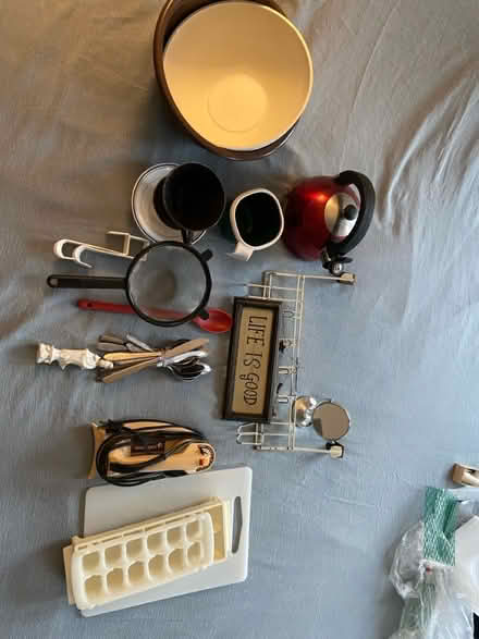 Photo of free Assorted household items (Washington Heights) #1