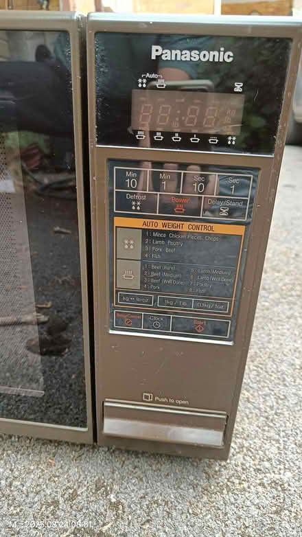 Photo of free Vintage Panasonic Microwave 600W (Tilehurst, Reading RG31) #3