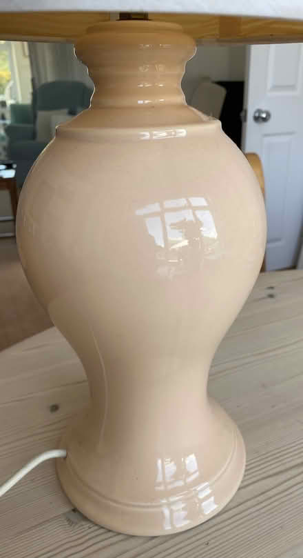 Photo of free Large table lamp (Sandrerstead.) #3