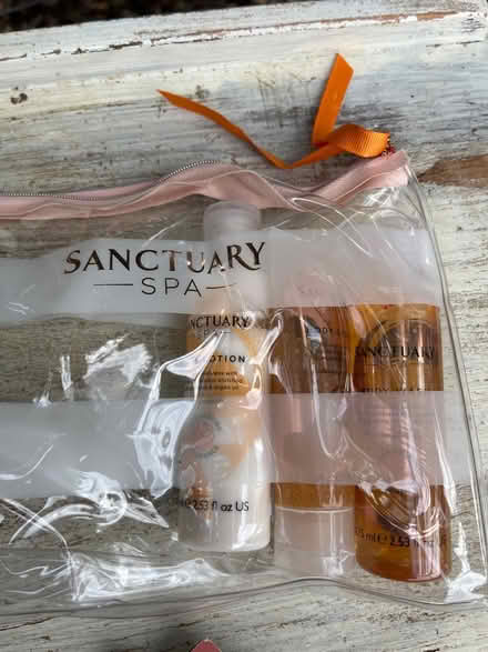 Photo of free Sanctuary toiletries (Barton le clay) #1
