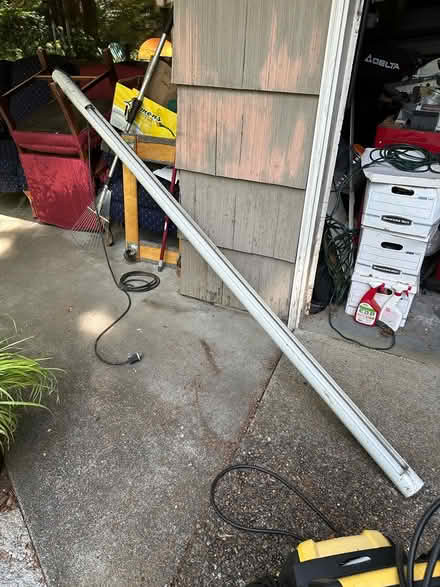 Photo of free Long fluorescent light (Pinehurst) #1