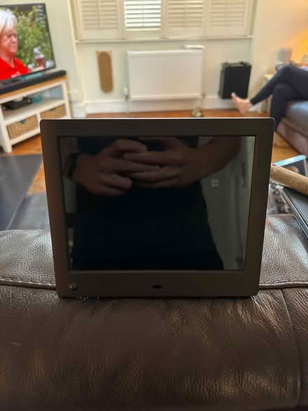 Photo of free Digital photo frame (SE10) #1