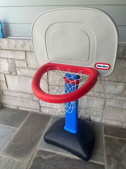Photo of free Kids adjustable basketball hoop (hinsdale) #1