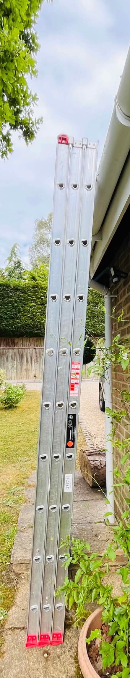 Photo of free Extension ladder. 9 rung, 3 section (Heath End RG26) #4