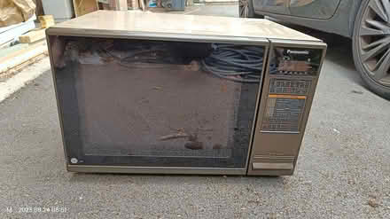 Photo of free Vintage Panasonic Microwave 600W (Tilehurst, Reading RG31) #1