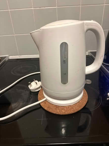 Photo of free White Kettle (Work SE1) #1