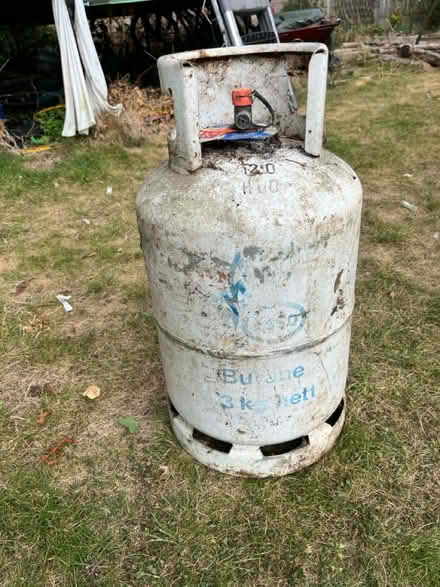 Photo of free gas/ butane bottle (SL6 pinkneys green) #1