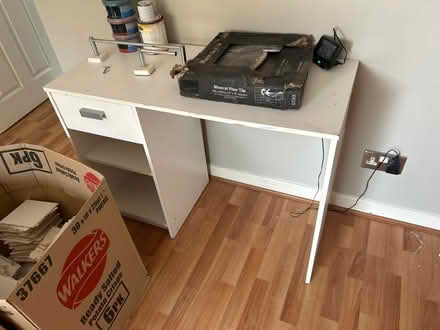 Photo of free White desk (Plumstead SE18) #1