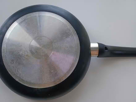 Photo of free Non-stick frying pan and sieve (BH1) #3