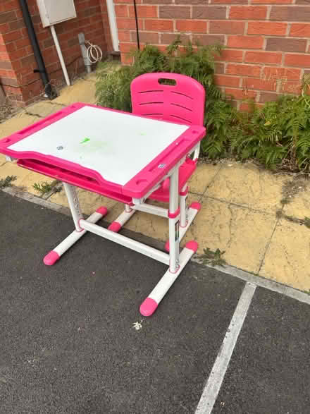 Photo of free Expandable desk and chair for kids (Sutton Courtenay OX14) #3