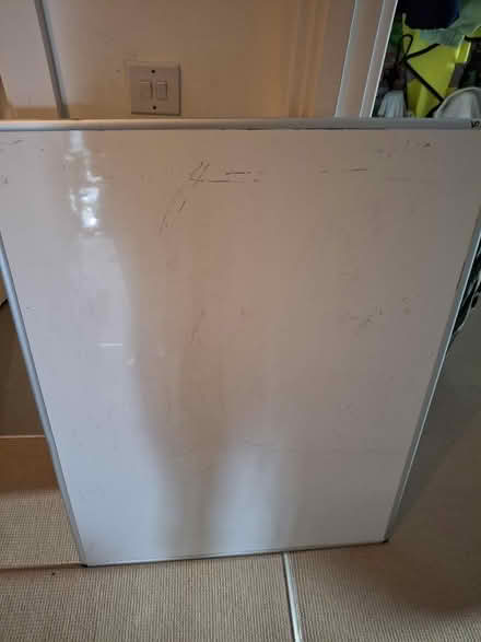 Photo of free White board 120cms x 90cms (CR0) #1