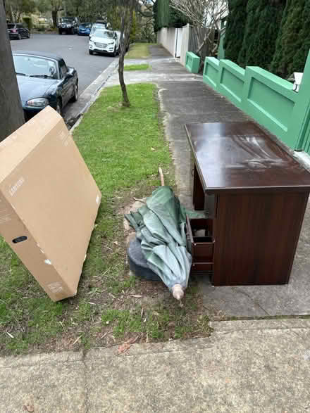 Photo of free Tv, desk, umbrella (Cremorne) #1