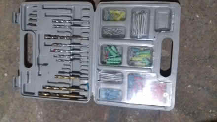 Photo of free part set of drills, screws and wallplugs (Quinton B32) #1