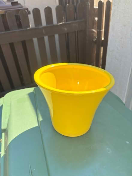 Photo of free Ceramic flower pot (Rodborough) #1