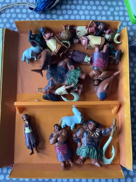 Photo of free Moana book and figurines (Bournville B30) #3