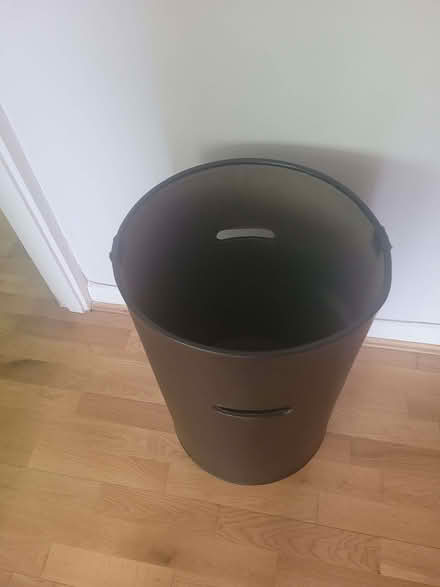 Photo of free Laundry basket/bin (South Croydon CR2) #1