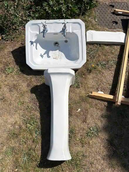 Photo of free Traditional enamel sink (Teddington TW11) #1