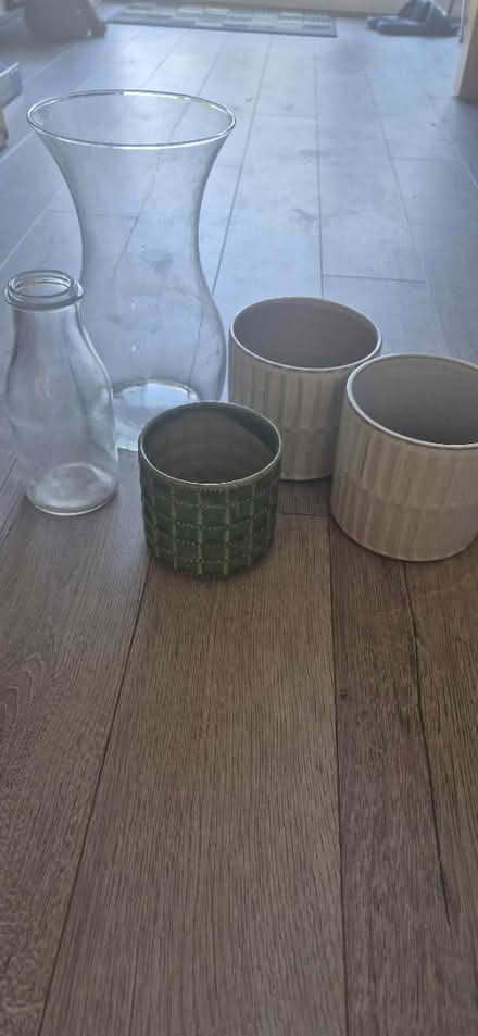 Photo of free Vase and plant pots (Abbeydale Gloucester) #1