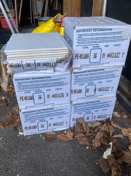 Photo of free White tiles (De55 6GW) #1