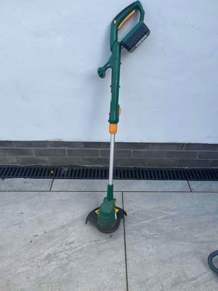 Photo of free Bq battery strimmer (CF14, Whitchurch) #1