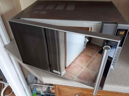 Photo of free Microwave oven - FAULTY (Moortown LS17) #1