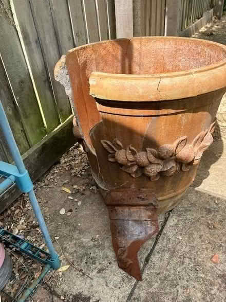 Photo of free Large decorative planter/pot (West Oxfordshire OX28) #1