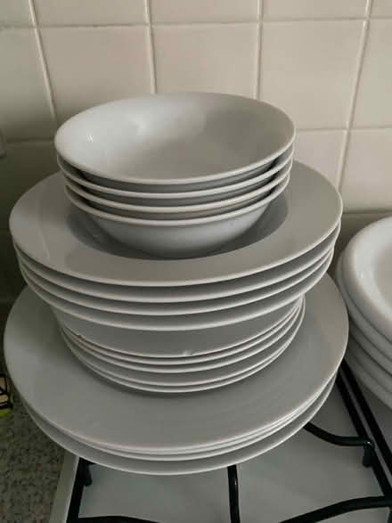 Photo of free 16 piece Sainsbury's dinner set (B77) #1