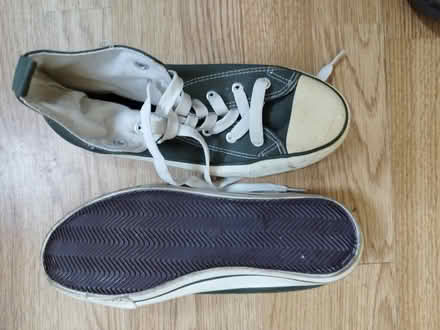 Photo of free Converse Style Trainers Size 7 EU 40 (Charlton SE7) #2