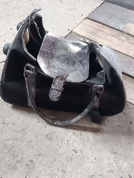 Photo of free Black holdall with wheels converts to a cabin bag with exten (Dairy Lane Estate DH4) #1