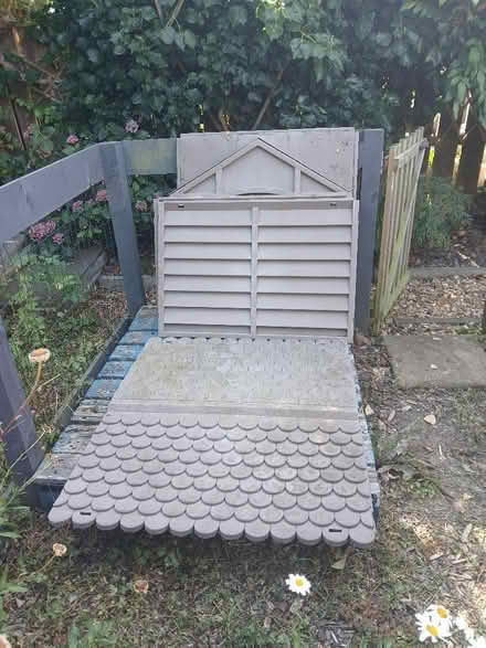 Photo of free Dog kennel (New York NE29) #4