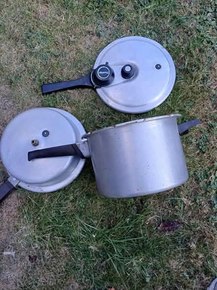 Photo of free Prestige pressure cooker (Morley DE21) #3