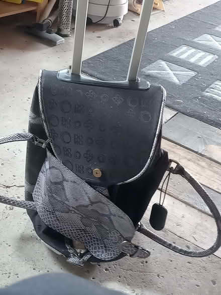 Photo of free Black holdall with wheels converts to a cabin bag with exten (Dairy Lane Estate DH4) #2