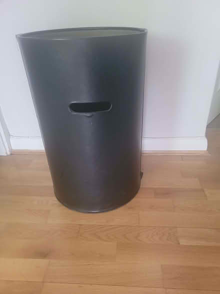 Photo of free Laundry basket/bin (South Croydon CR2) #2