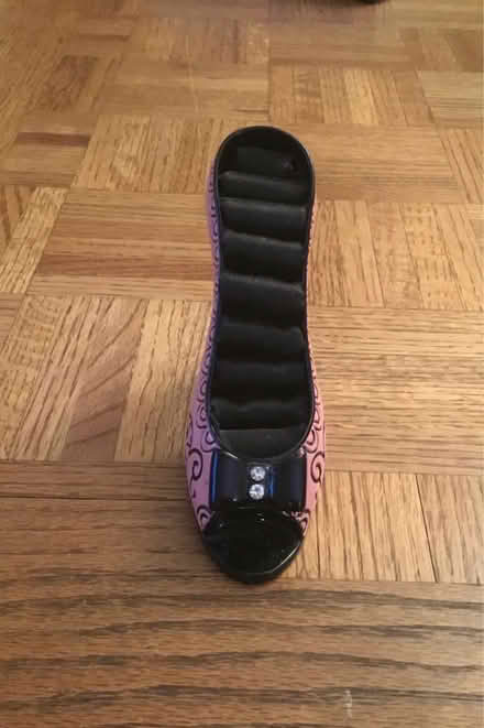 Photo of free Cute high heel earring holder (Dufief area of North Potomac) #2