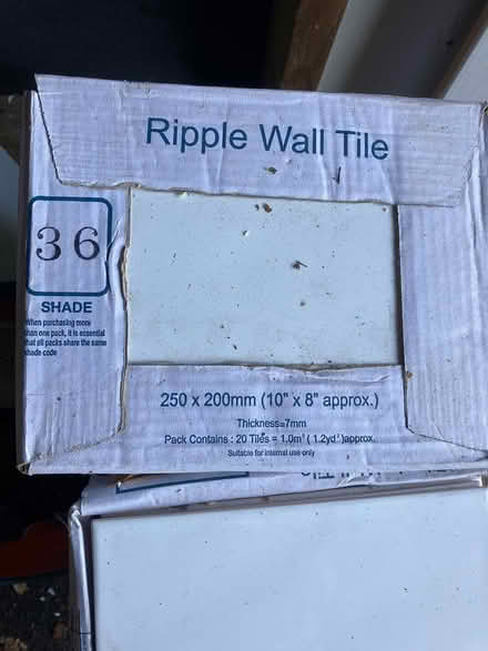 Photo of free White tiles (De55 6GW) #2