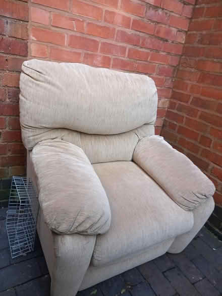 Photo of free Single seater Sofa (Kings Heath birmingham) #2