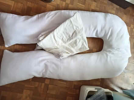 Photo of free U shaper pillow (Lightwater GU18) #1