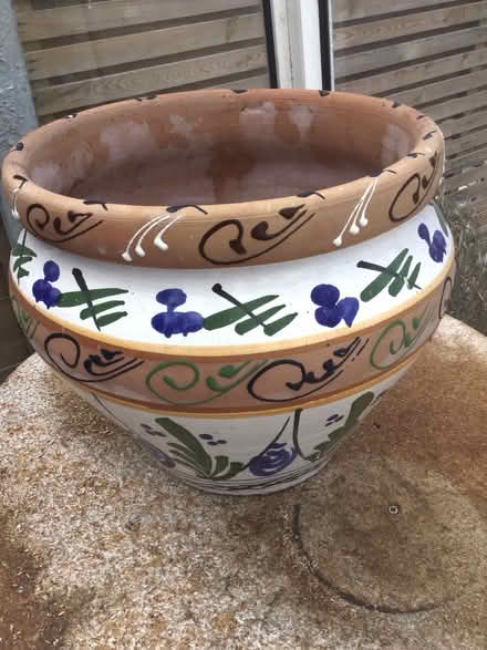 Photo of free Large garden pot (Great Wakering Essex SS3) #1