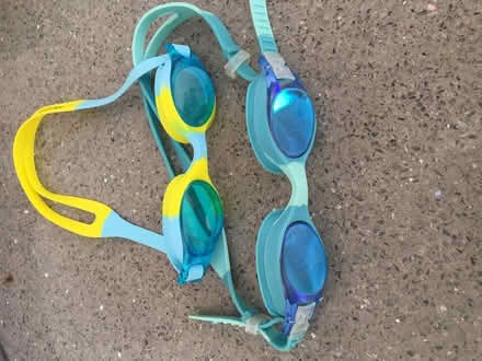 Photo of free Child size goggles (West Oxfordshire OX29) #1