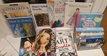 Photo of free Good condition books, art interest (Hinksey Hill OX1) #1