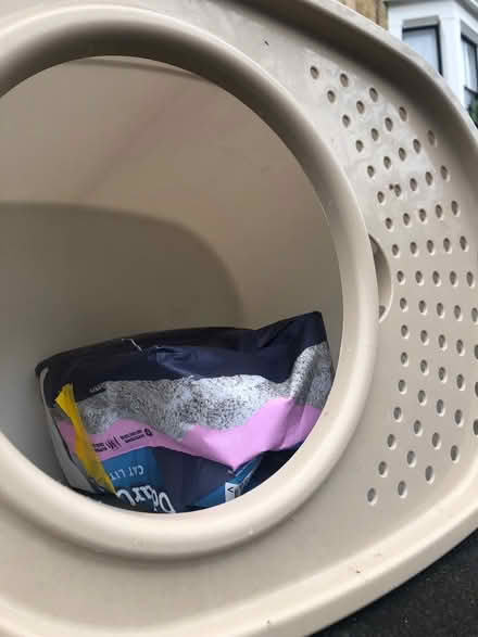 Photo of free Cat litter box (E8 Hackney Central) #1
