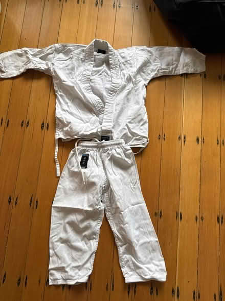 Photo of free Kids Karate Gi - Age 5 - 6 (SW2) #1